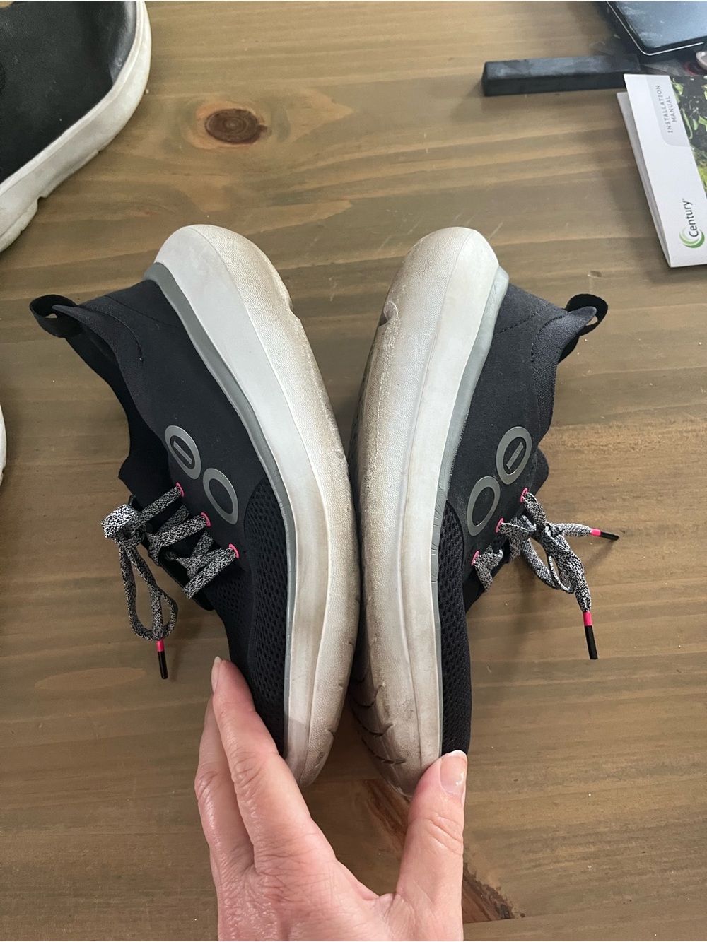 OOFOS Women's Black Athletic Sneakers with Pink Accents - Picture 2 of 3